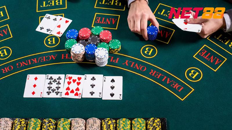 Chuẩn bị và chia bài Poker cho các người chơi